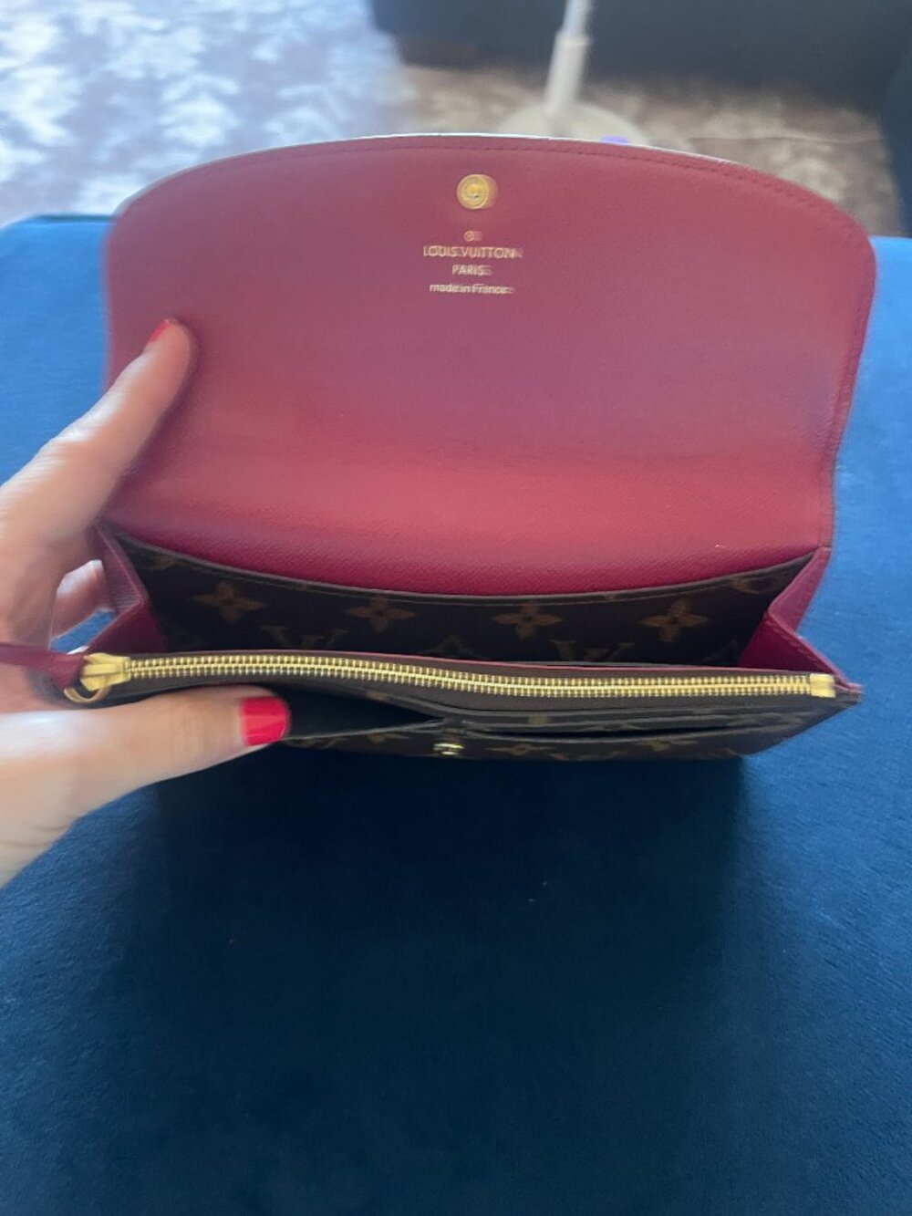 LV Wallet with Raspberry Button and Zipper Tag - Picture 3 of 6
